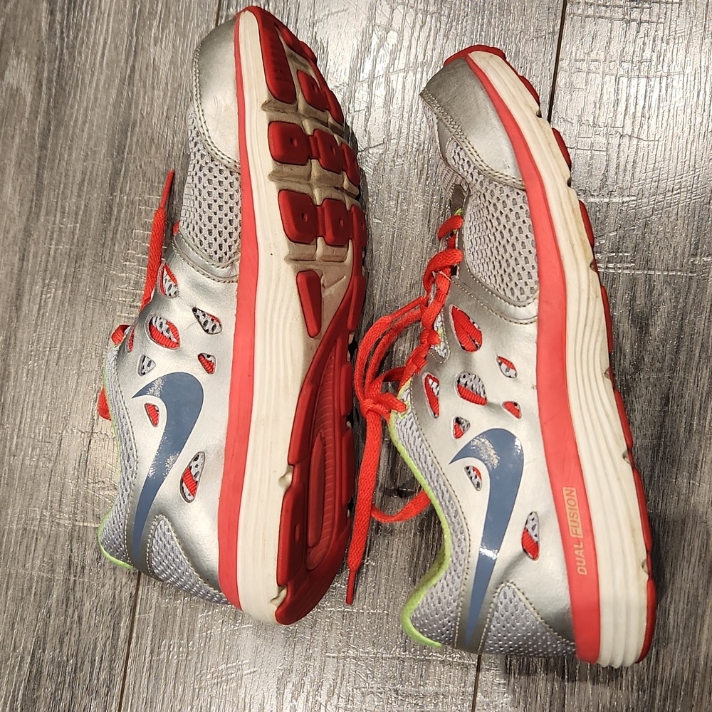 Nike Dual Fusion Women's sz 7.5 Sneakers - Picture 4 of 9